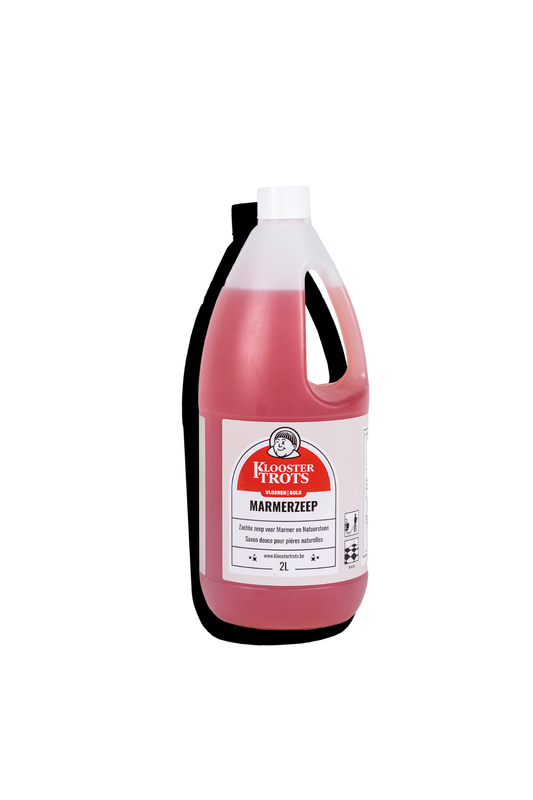 Kloostertrots reinigingsmiddel in fles van 2 liter met rode kleur geschikt voor marmer.
